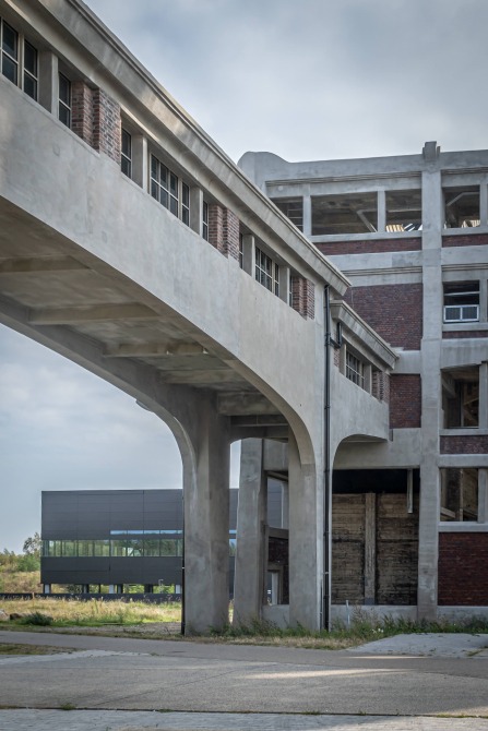 aansluiting met schachtgebouw